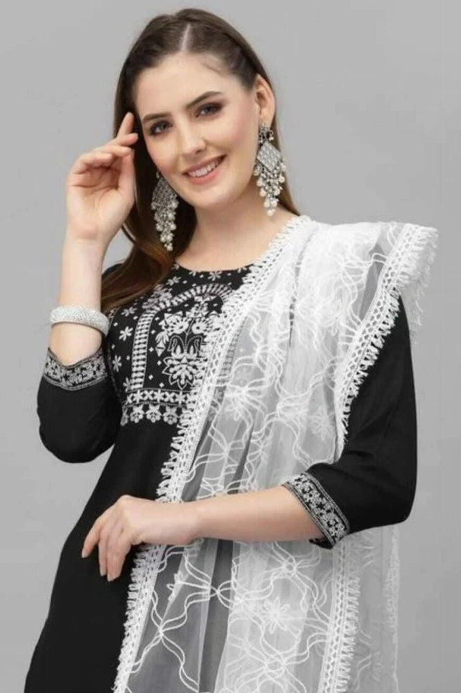 Women Black Cotton Blend Kurta And Pant Set