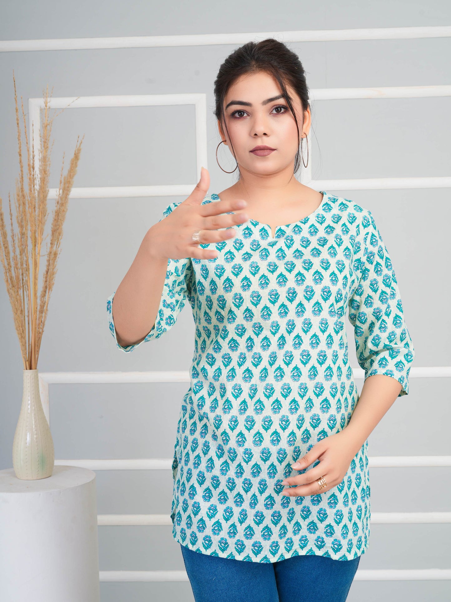 REET MAHAL WOMEN PRINTED PURE COTTON STRAIGHT KURTI