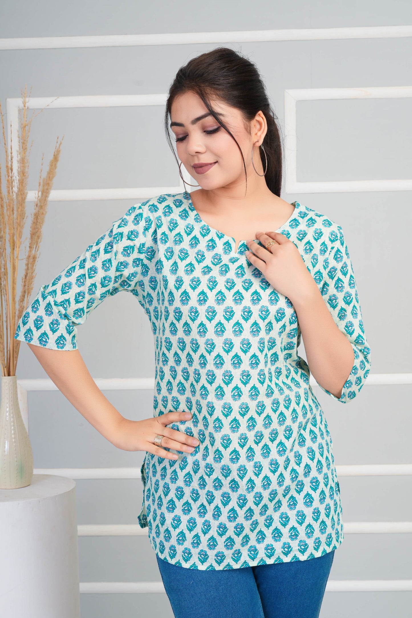 REET MAHAL WOMEN PRINTED PURE COTTON STRAIGHT KURTI