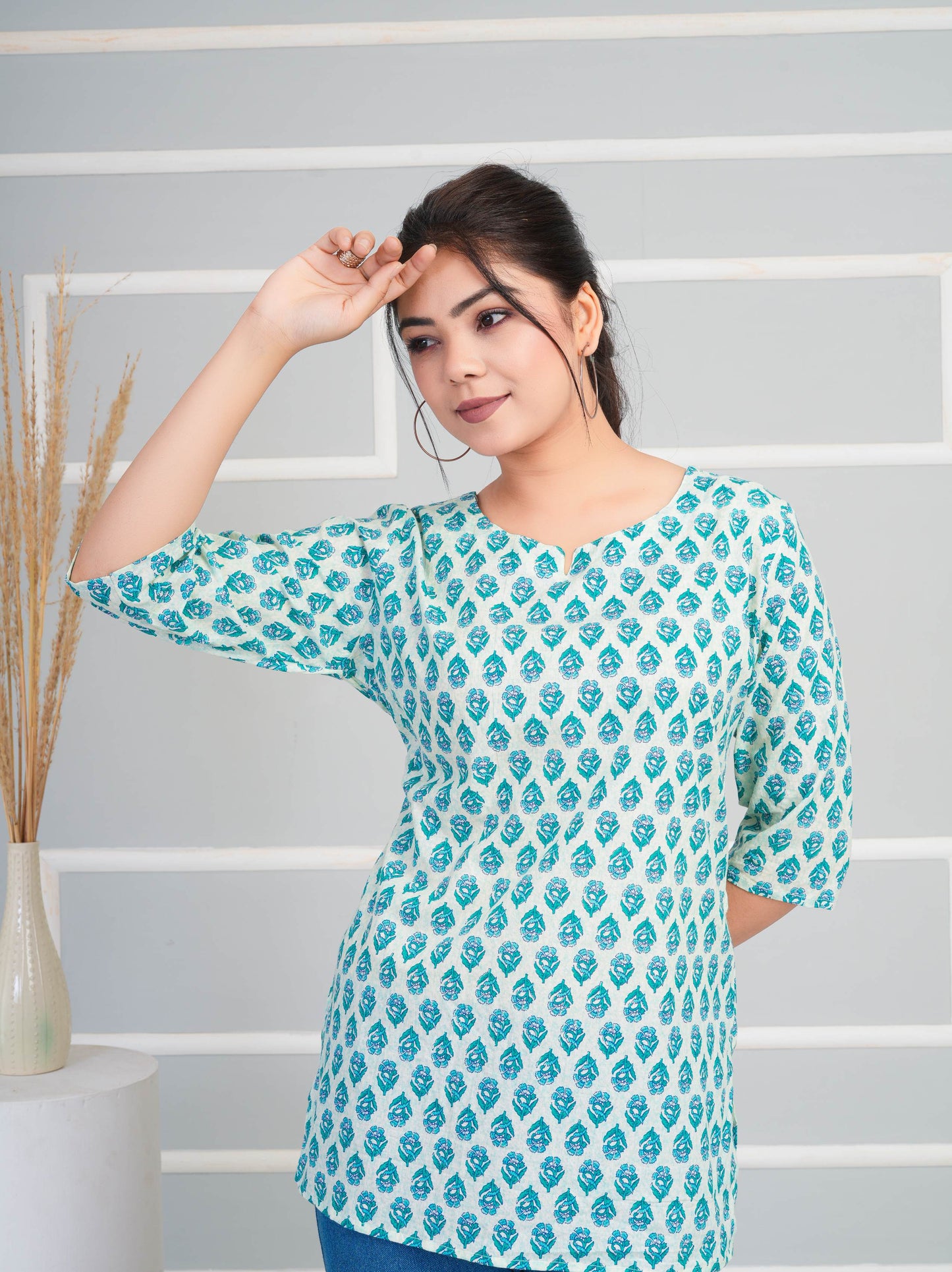 REET MAHAL WOMEN PRINTED PURE COTTON STRAIGHT KURTI